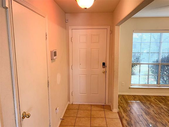 3rd image of 4711 Fox Meadows Ln