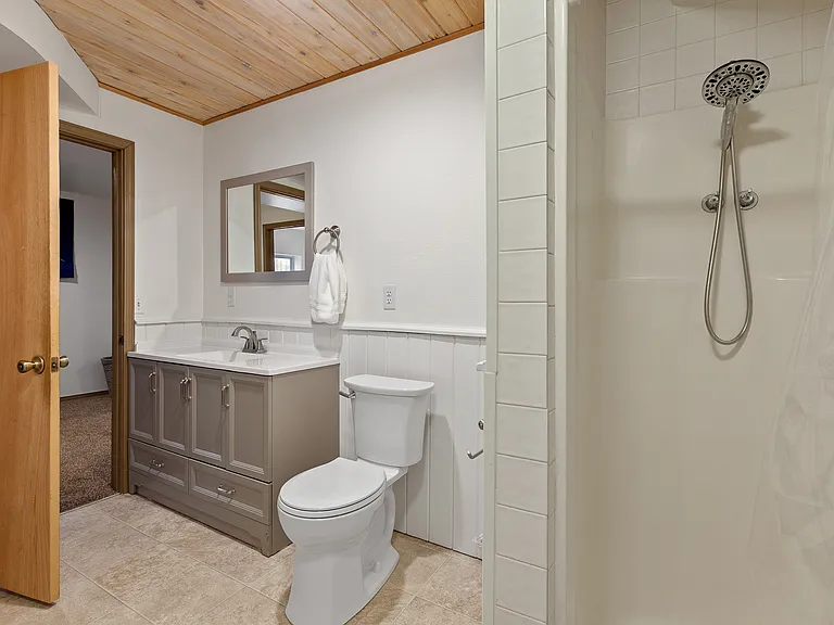 2108 E Lakeside Ave — Photo 4