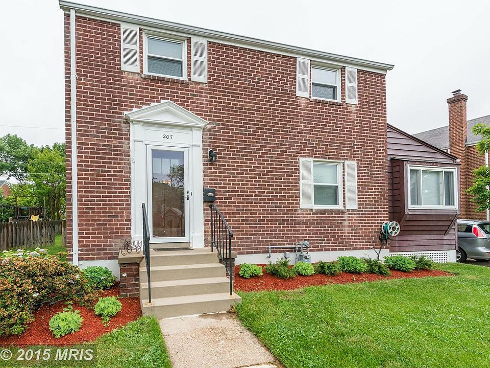 1st image of 207 N Park Dr