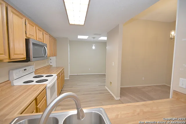 1011 Hedgestone Dr — Photo 4