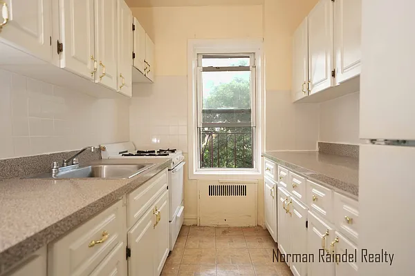 Rented by Norman Raindel, LREB | media 12