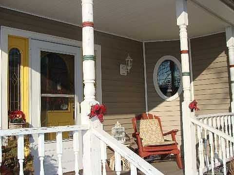 4th image of 37 Adams St W