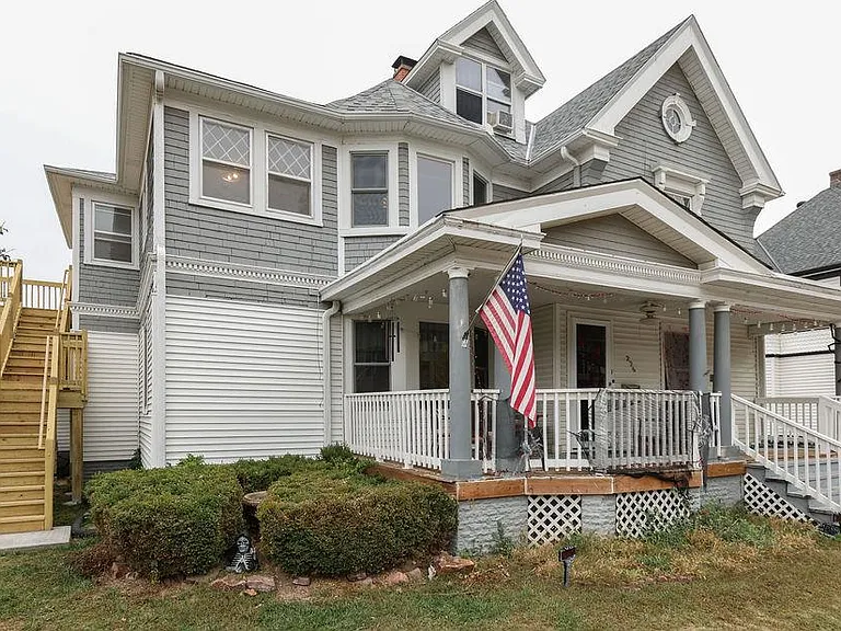 226 Bluff St #1/2 — Photo 1