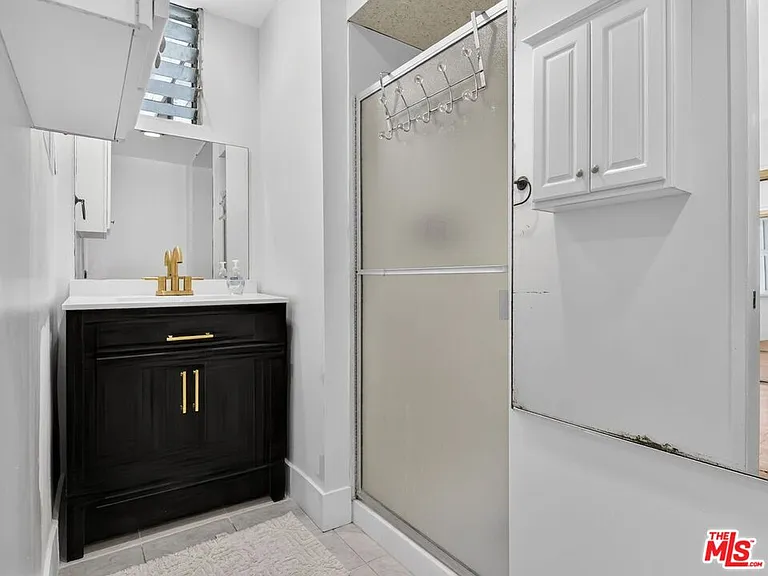 352 S Wetherly Dr — Photo 7