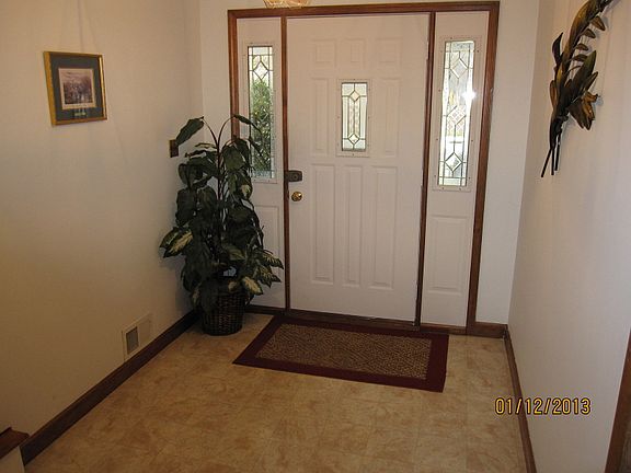 ENTRY FOYER