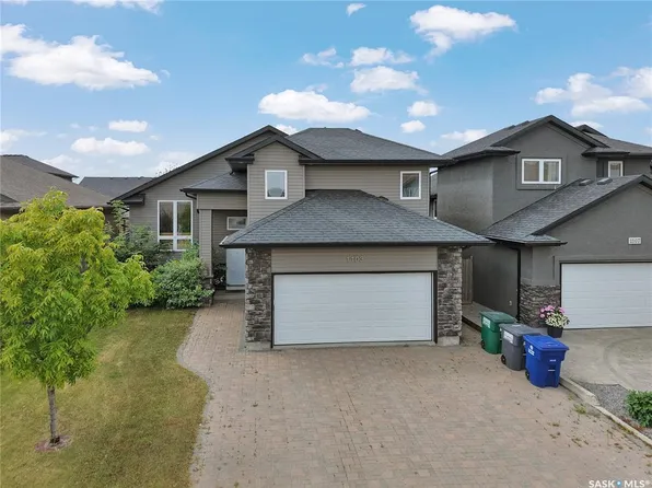 1103 Muzyka ROAD, Saskatoon, SK S7W 0E7