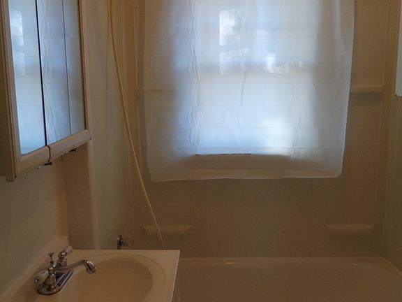 4th image of 104 Grand Ave