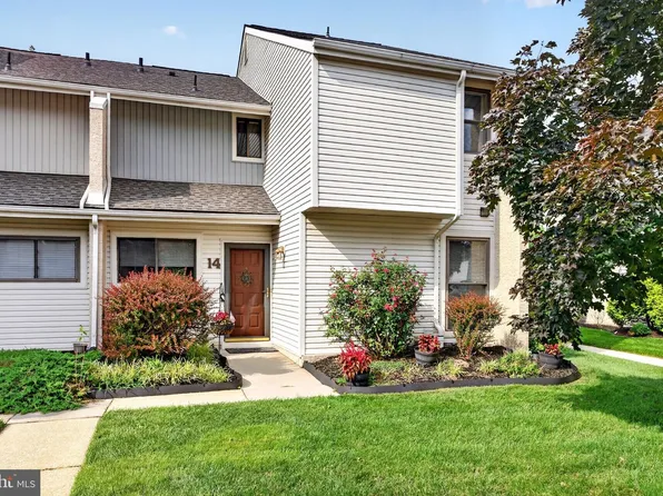 14 Tulip Ct, Mount Laurel, NJ 08054
