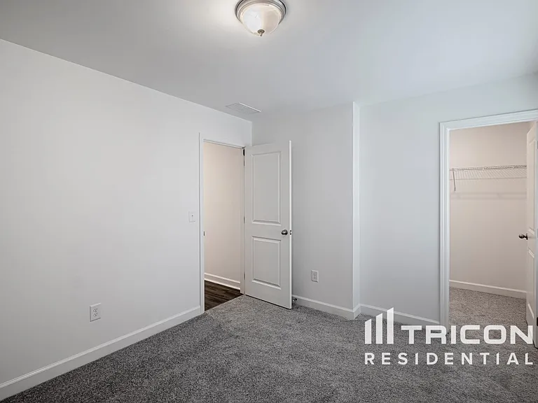 Tricon East Ridge — Photo 43