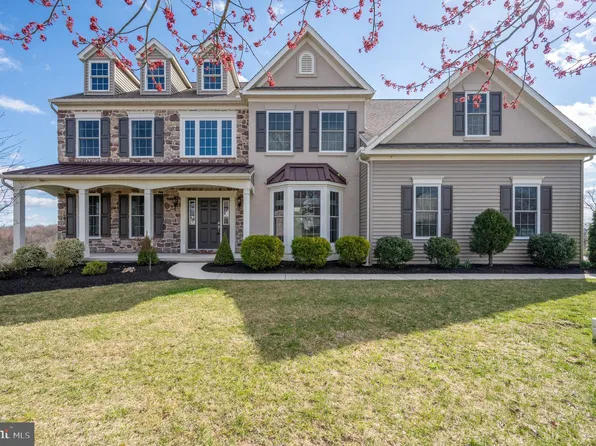 37 Sweetwater Ln, Wernersville, PA 19565