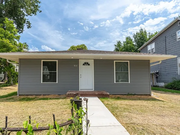 103 S Forest Ave, Carbondale, IL 62901