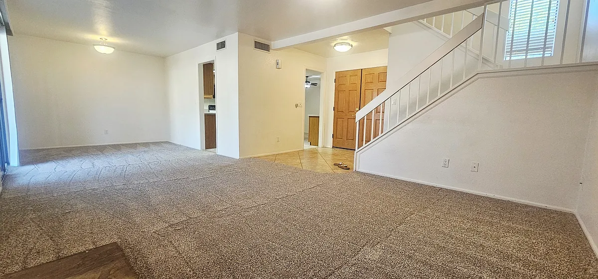 Living Rm - 333 E Lilac Dr