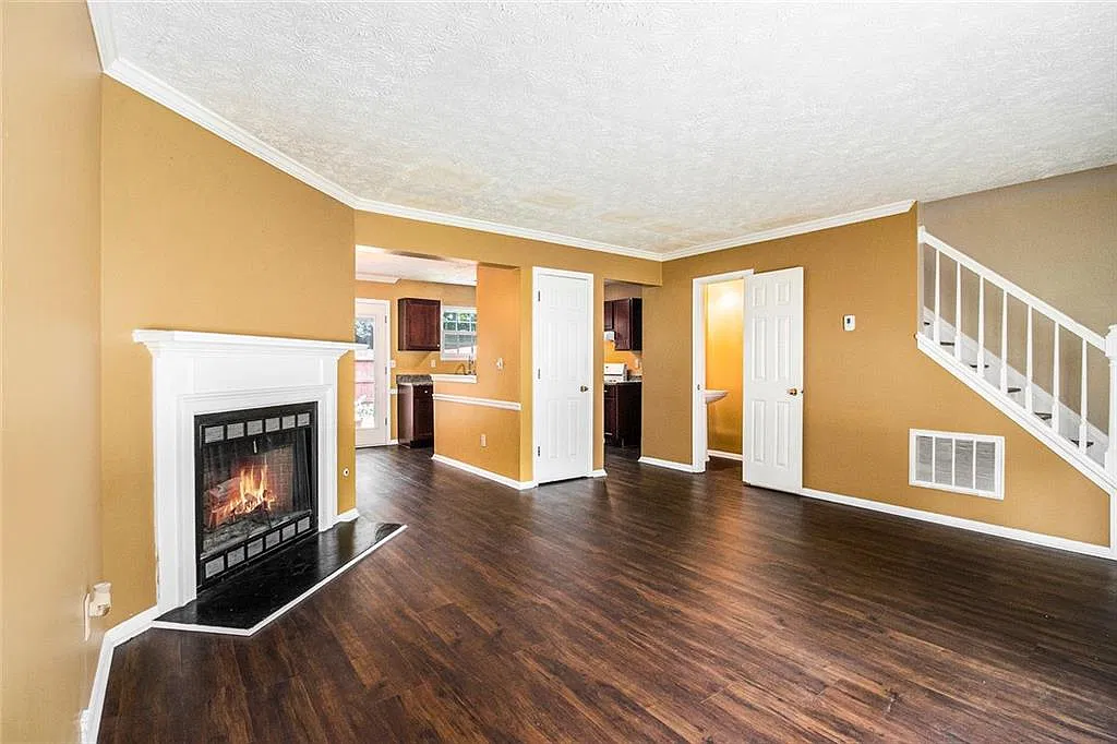 2 bed, 2.5 bath, 1160 sqft, $1,600 — Photo 2