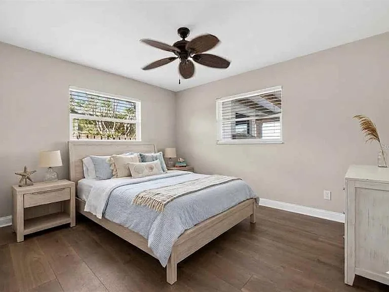 4200 Beach Dr SE — Photo 10
