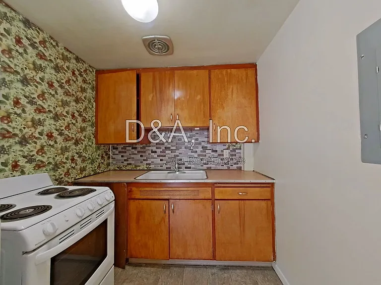 423 SW 9th St — Photo 4