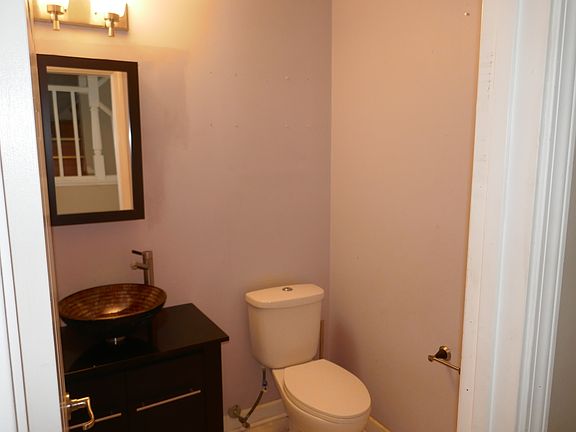 5th image of 366 Hilton Dr