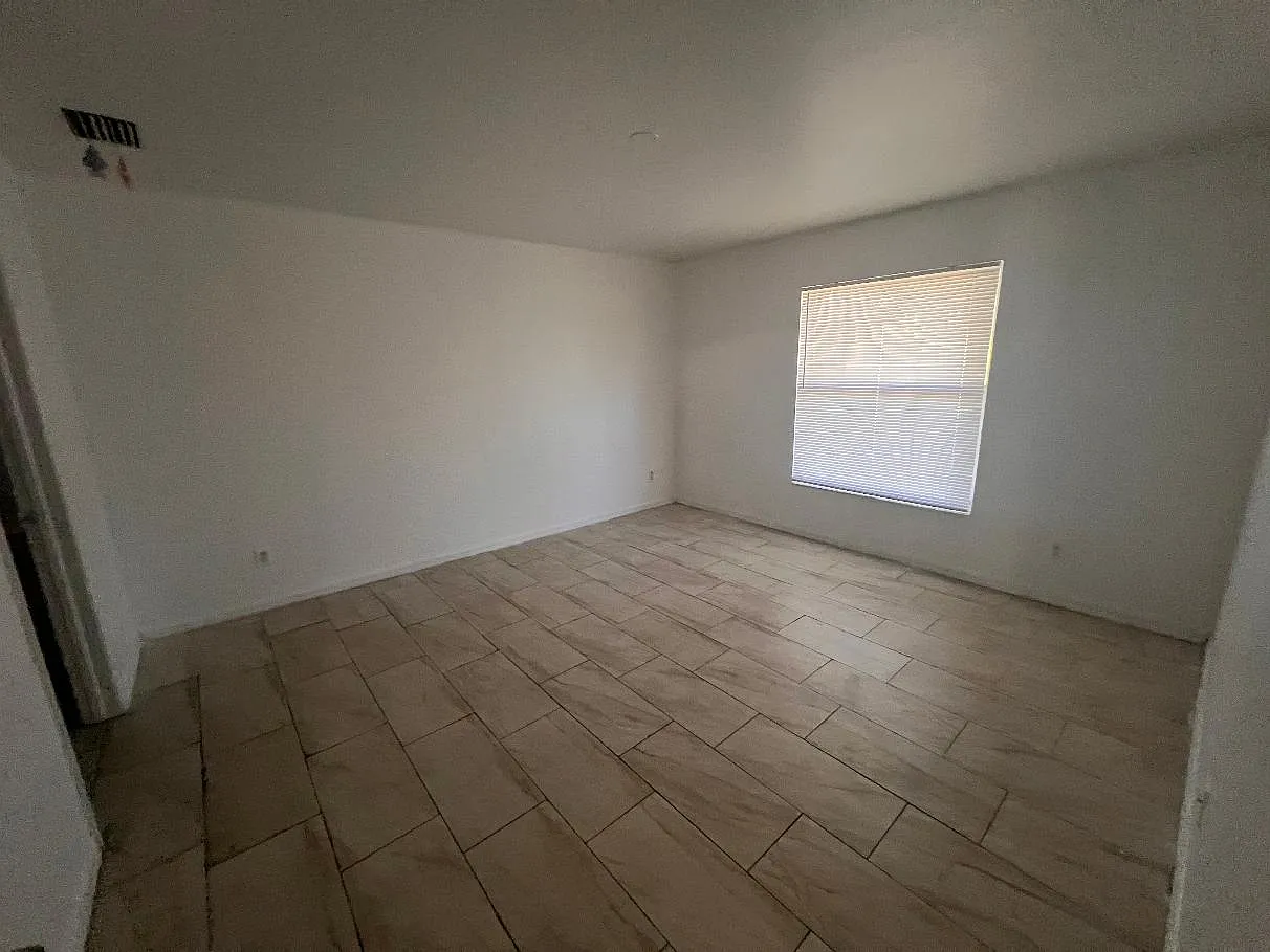 3 bed, 1300 sqft, $1,895 — Photo 4