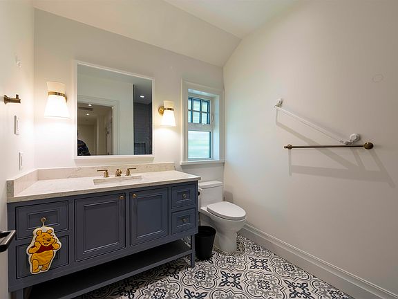 3rd image of 1310 W King Edward Ave #2