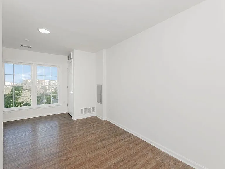 162-170 S Orange Ave #404 — Photo 5