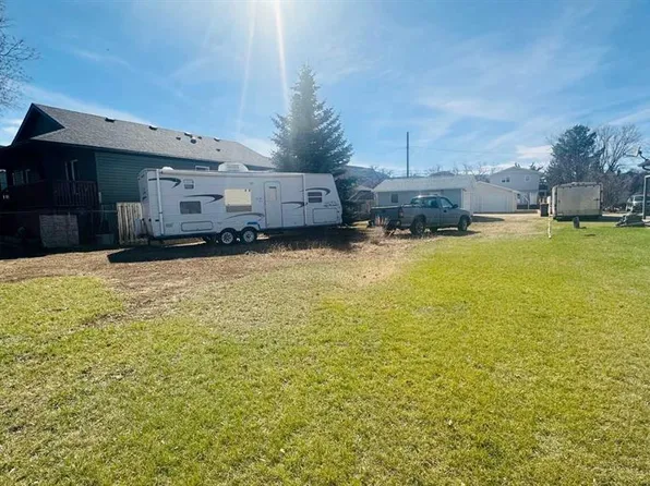 103 24th St NW, Drumheller, AB T0J 0Y1