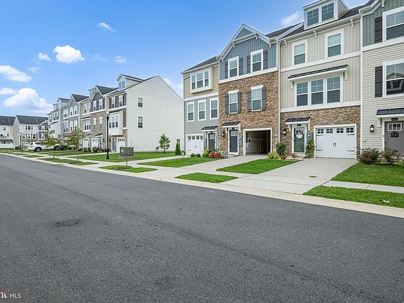 3rd image of 24644 Dogwood Ln