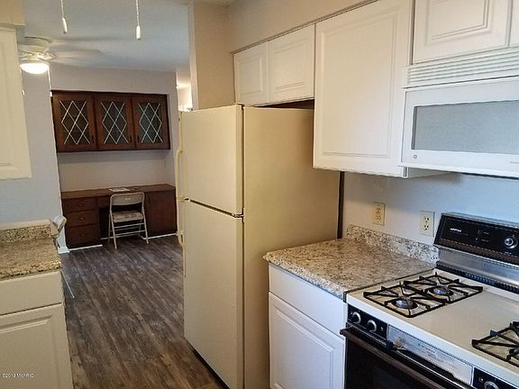 3rd image of 311 Pine St NE