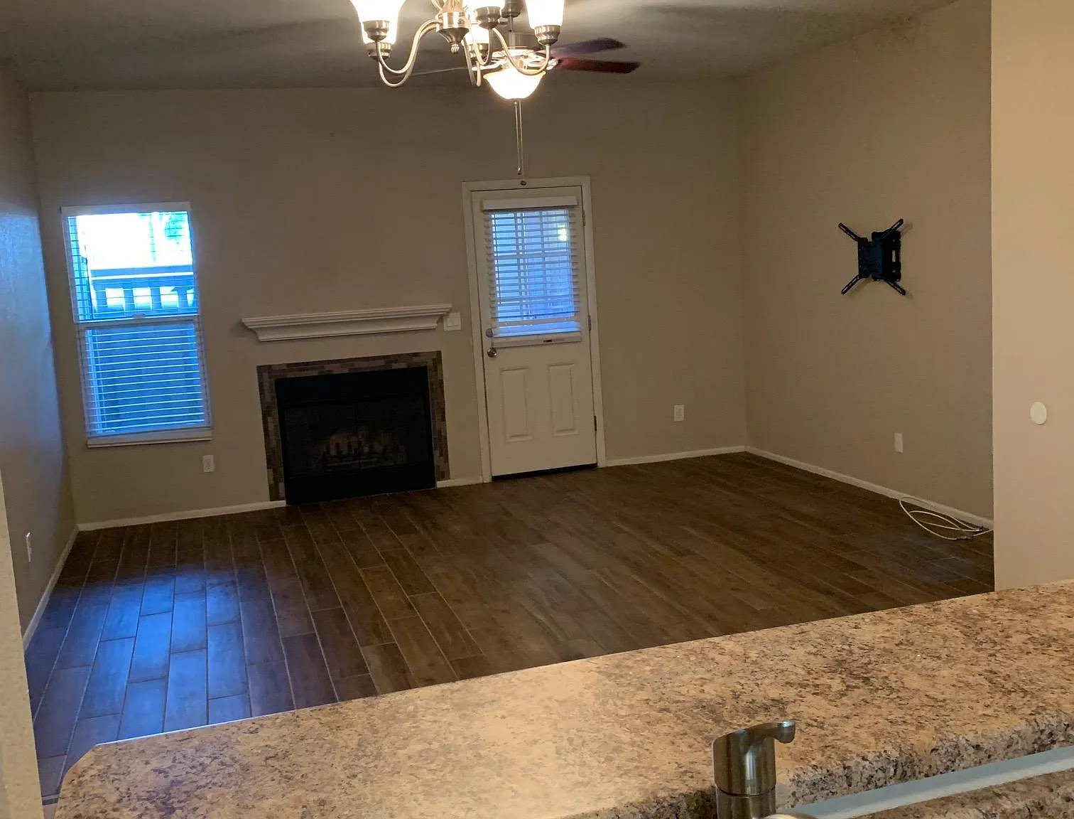 2 bed, 2.5 bath, 1056 sqft, $1,600 — Photo 4