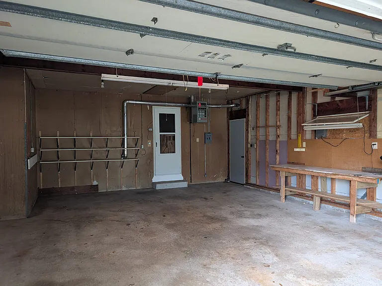2408 S Gladys Ave — Photo 32