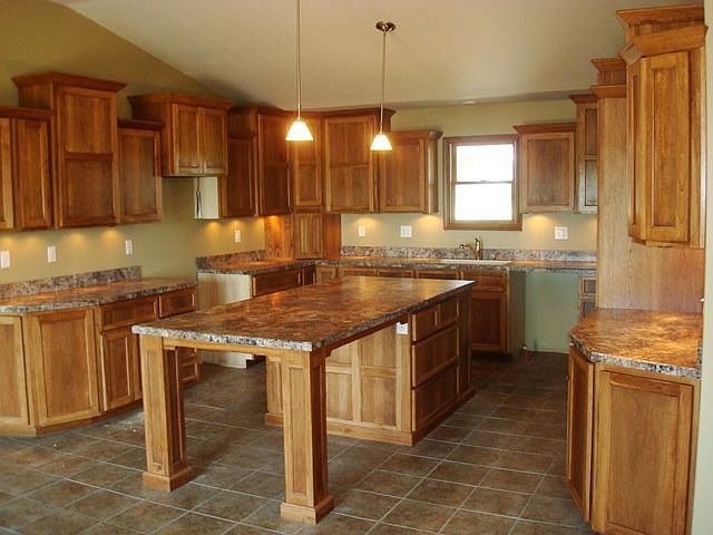 2nd image of 1015 Comanche St