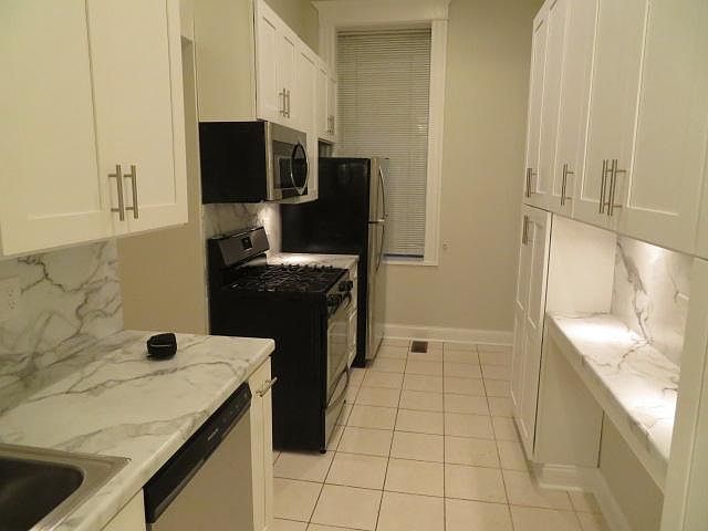 1st image of 1361 N Ashland Ave APT 1E