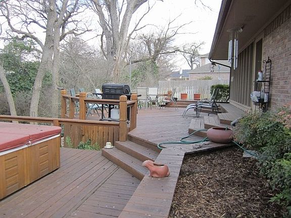 5th image of 110 Oakcreek Dr