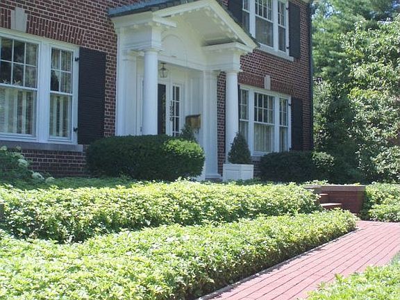 2nd image of 1826 E Jefferson Blvd