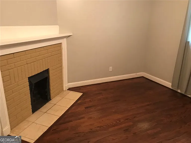 49 Leslie St — Photo 32