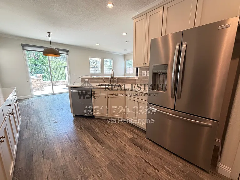 5798 Mapleview Dr — Photo 9