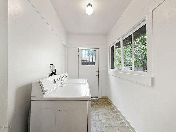 5th image of 915 N Hudson Ave