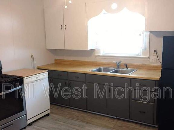 2nd image of 946 Pine Ave NW #1