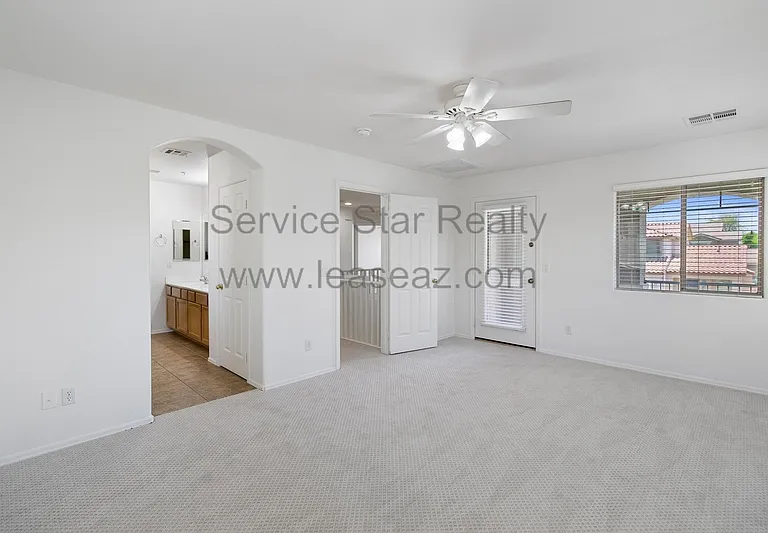 1554 E Elgin St — Photo 18