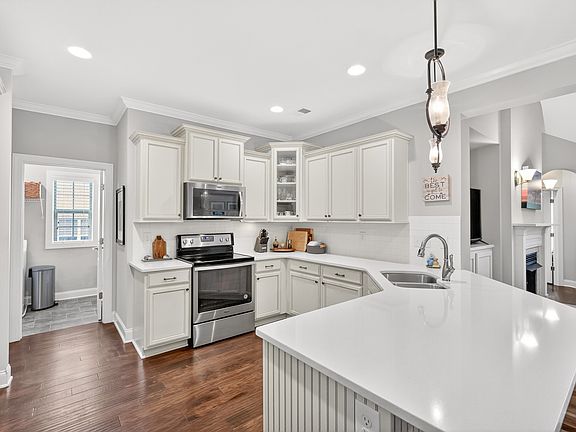 2nd image of 179 Village Cir