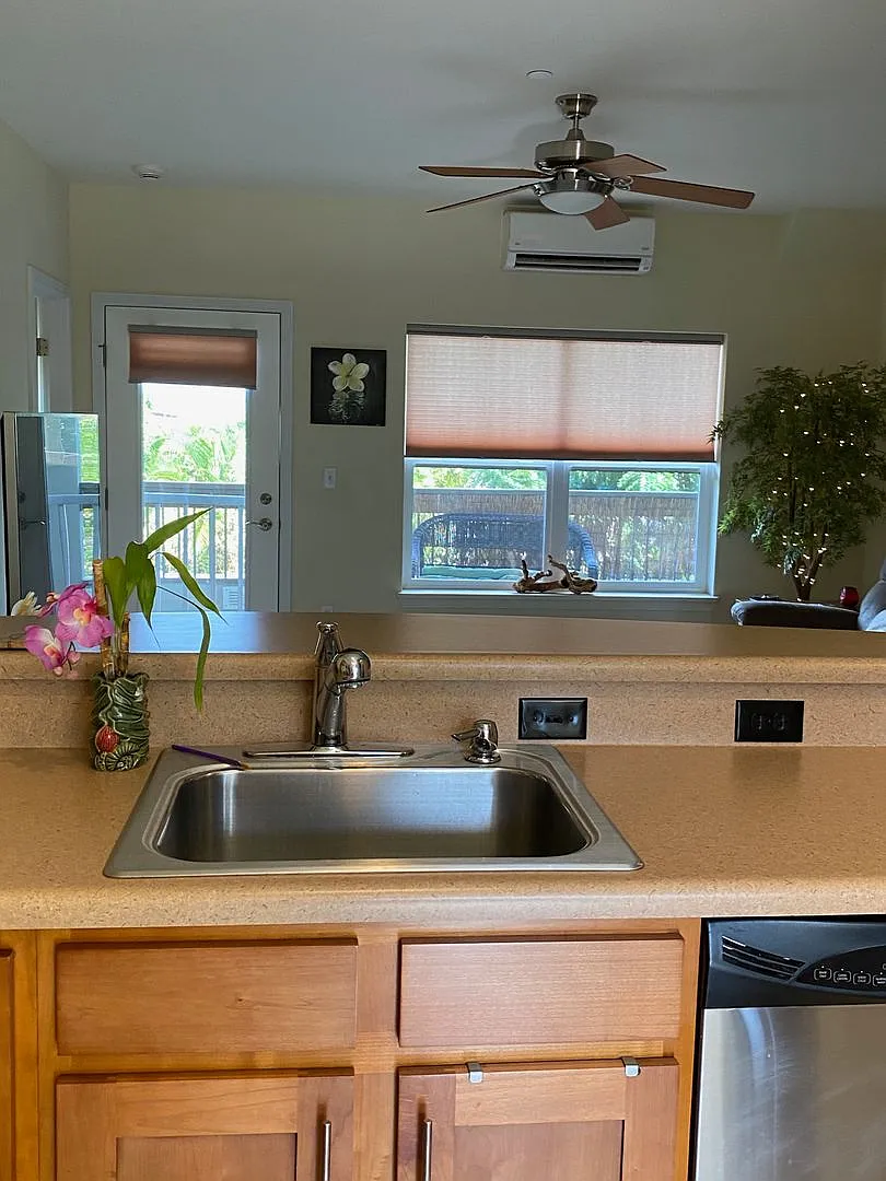 Breakers 1 Bedroom, Furnished — Photo 2