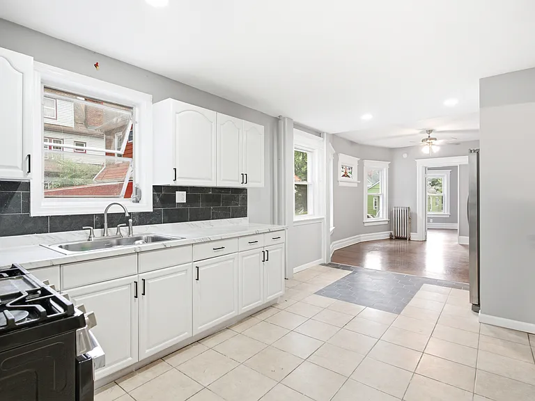 228 Duane St #1 — Photo 14
