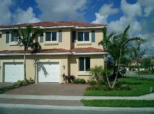 1st image of 3071 N Evergreen Cir