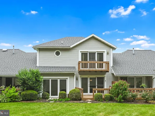 5476 Fairway Dr W, Fayetteville, PA 17222