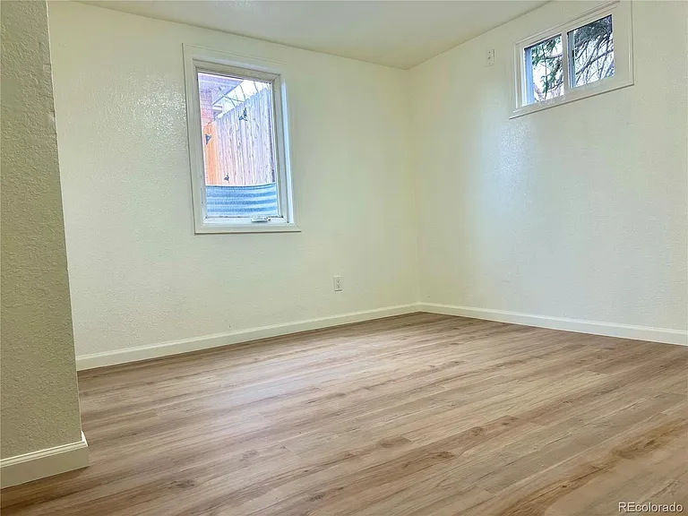 624 Winona Ct — Photo 10