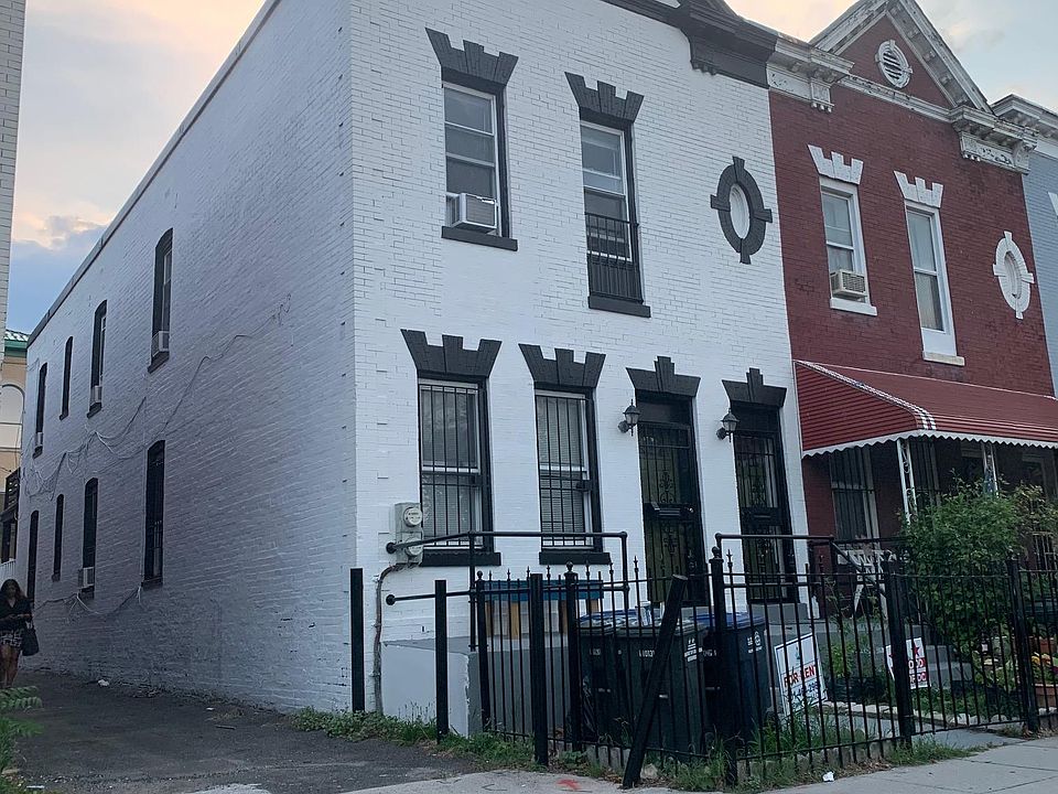 Front and side alley of house
