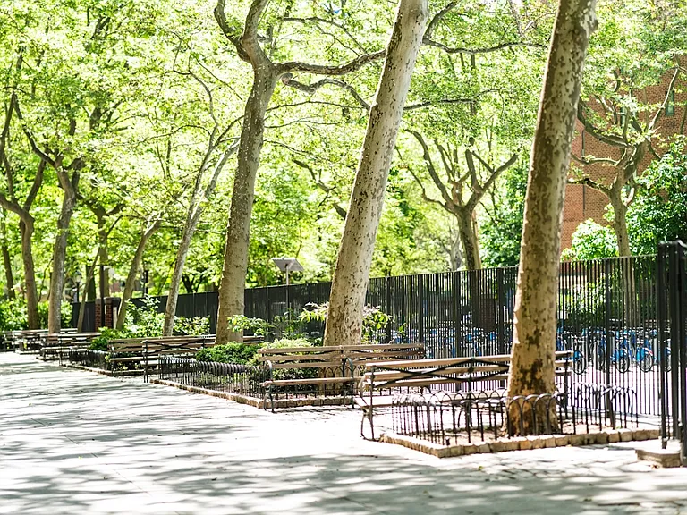 15 Stuyvesant Oval #5F — Photo 14