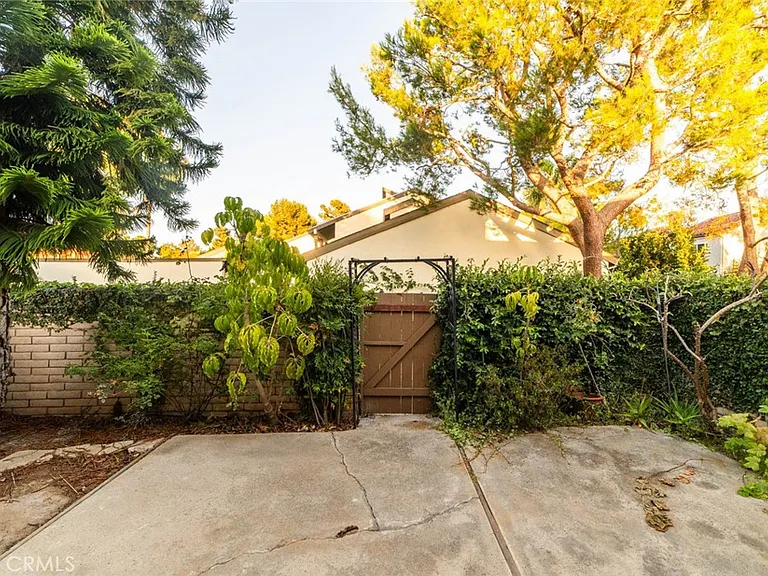 10 Oak Tree Ln — Photo 36