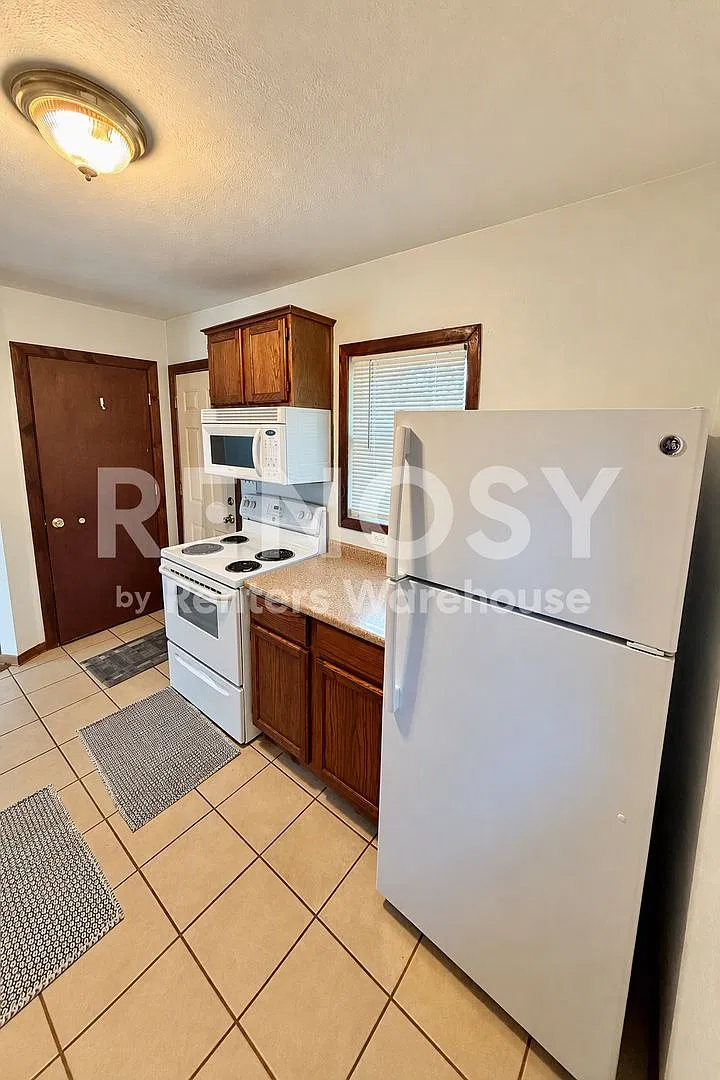 Available Now 1 Bedroom 1 Bath Single Family Home in Minneapolis — Photo 4