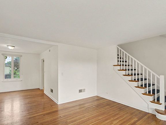 4th image of 706 Broadview Ave