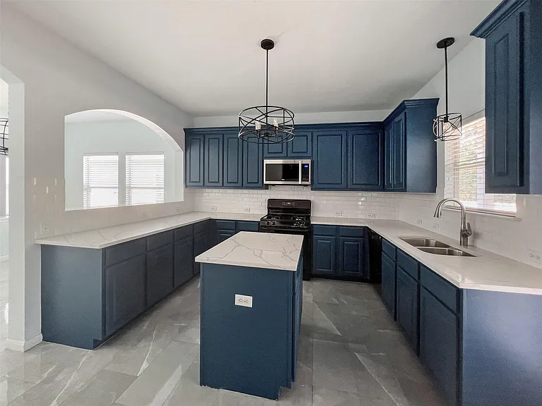 3917 Bronco Bend Loop — Photo 12