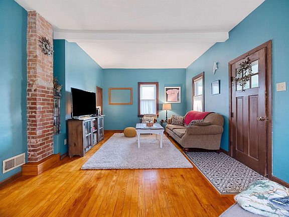 4th image of 321 N Washington St